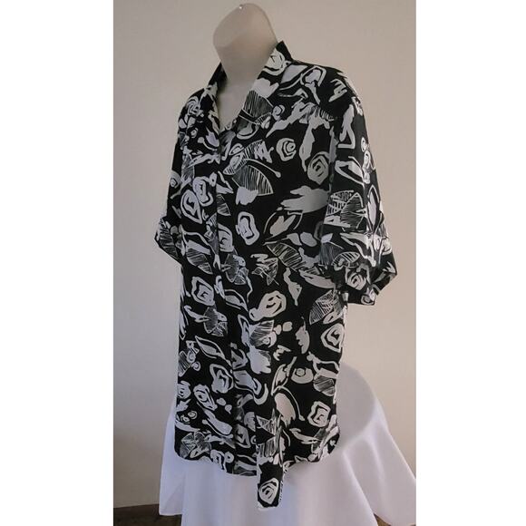 LADY SHAPELY Floral print Button-front Black & White Tunic Blouse/Shirt--Sz 24W - Picture 3 of 6